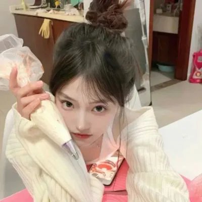 走进酒吧的女孩
